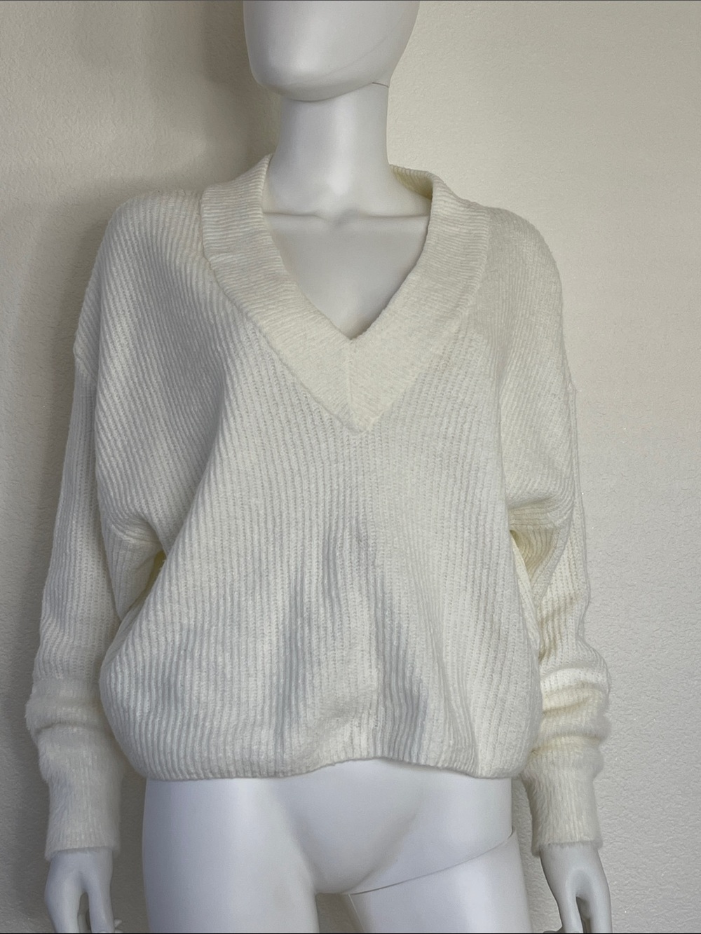 Express Ivory V-Neck Ribbed Knit Sweater